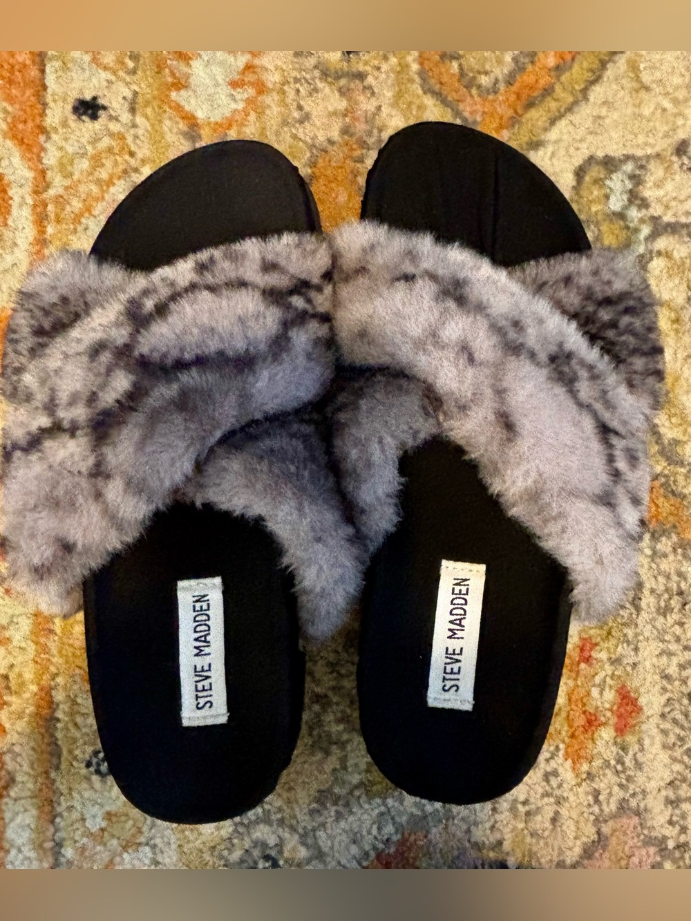 NWOB 7.0 Steve Madden Black Slides with Gray Faux Fur Cross Straps